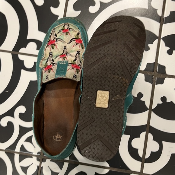 Ariat loafer size 9.5B - Picture 2 of 3